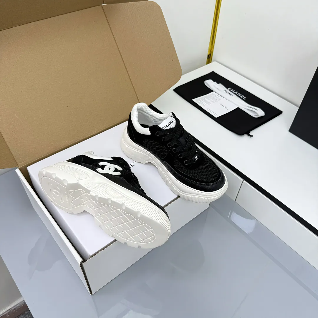 👟👟Ex-factory price 620👟👟 Chanel bread shoes ~ original calfskin panda shoes Chanel 25C latest hot style panda black and white sports shoes casual sneakers Xiaoxiang hot item classic black and white panda color coco girls must pay Fabric: original custom mixed sheepskin lining: original imported breathable mesh lining outsole: Original molded rubber + TPU combination Size: Women's 35-41